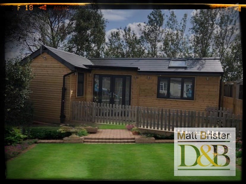 8m x 4m Corner Cabin